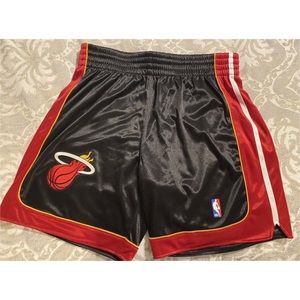 Used Mitchell and Ness authentic 2005-06 Miami Heat men’s shorts size 48 XL